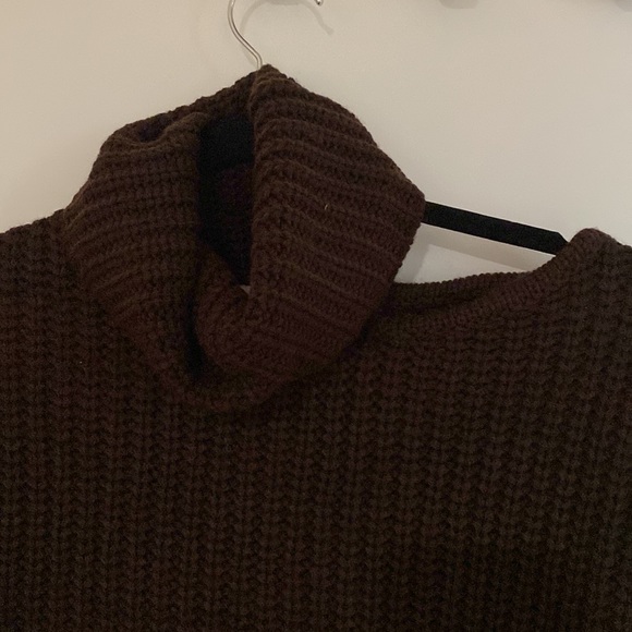 John and Jenn cable knit sweater with shoulder cut out. - Picture 3 of 4